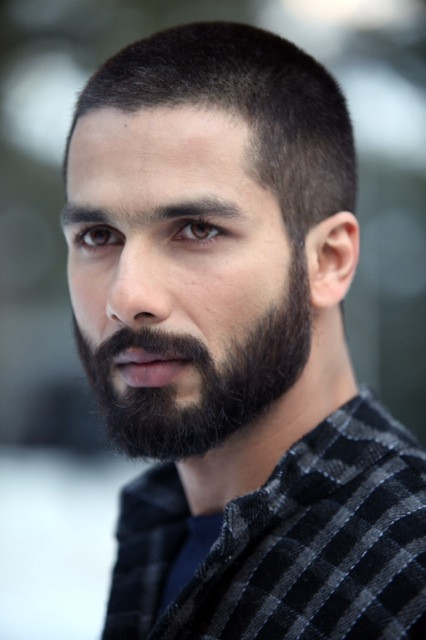 Shahid Kapoor Pictures from Sets of Haider